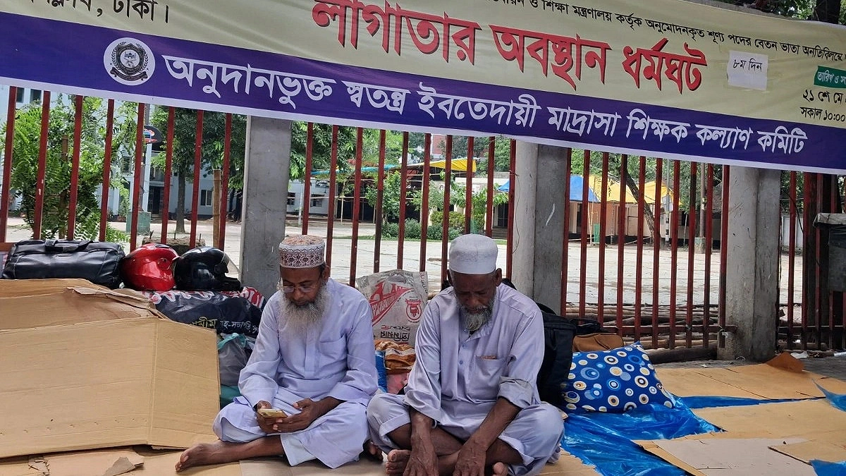 Teachers' Strike at the Press Club Even on Eid Day!
