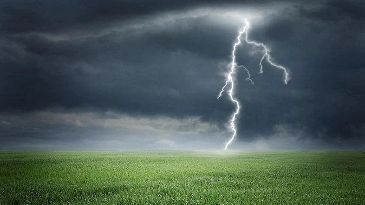 Lightning Strike on Train Roof Kills Passenger in Ghorashal