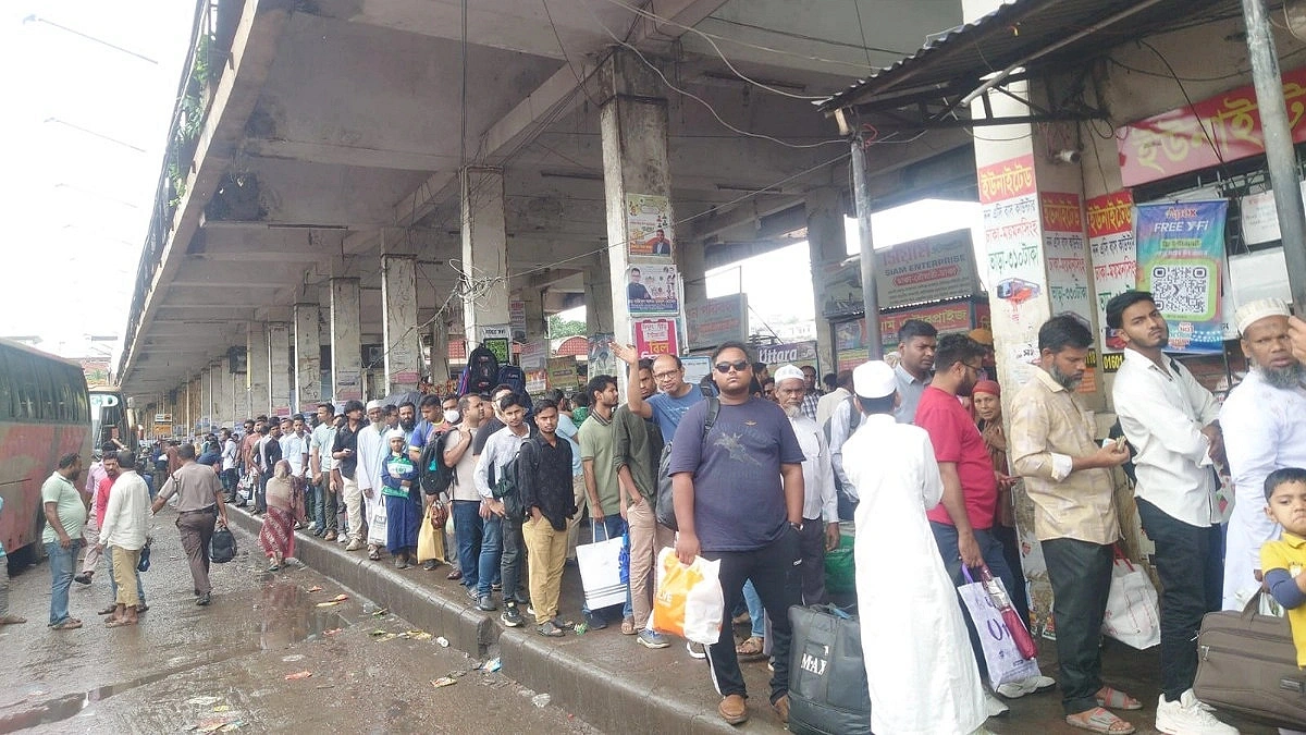Homeound crowds swarm Mohakhali bus terminal