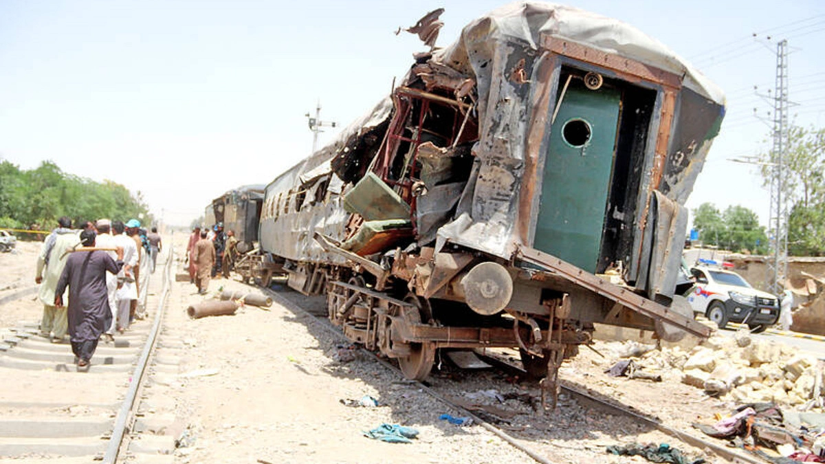Attack on train kills at least 20 in Pakistan