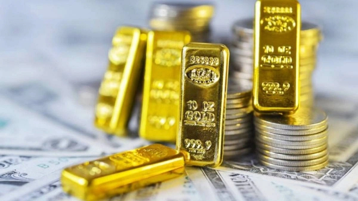 Gold Prices Fall in Domestic Market, Silver Unchanged