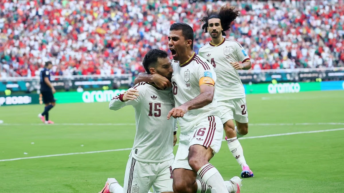 Spain Tops Group H, Knocks Uruguay Out of World Cup