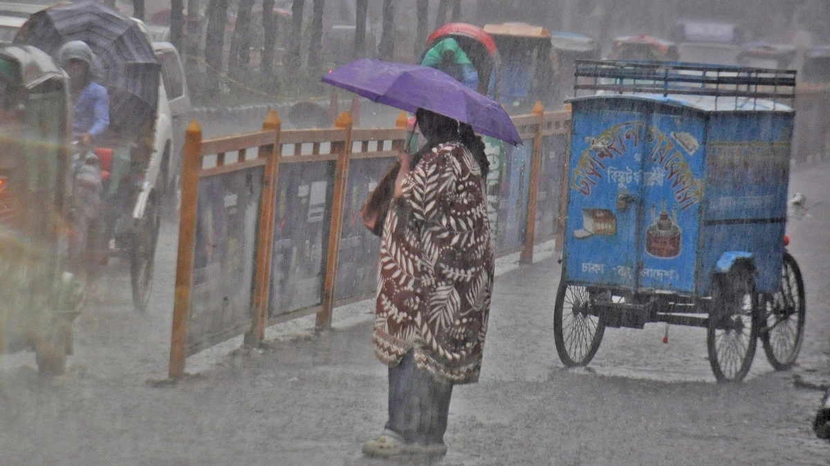 Relief Rain in Capital City, Commuters Face Hardships on Their Way Home