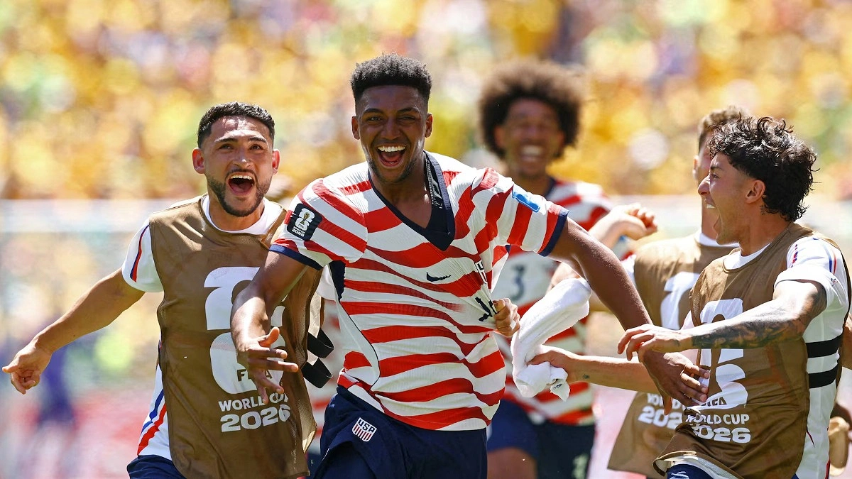 USA Beats Australia 2-0, Clinches Knockout Spot in World Cup