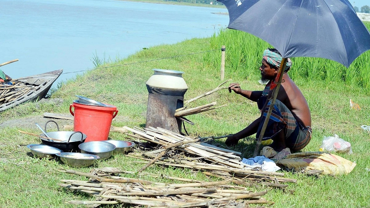 Rangpur Swelters Under Extreme Heat: No Work, Wailing in Char Households