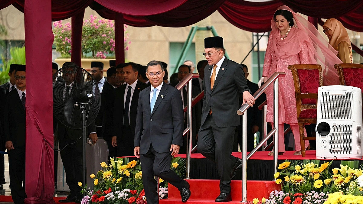 Tarique Rahman with his wife Zubaida Rahman, alongside Malaysian Prime Minister Anwar Ibrahim. Photo: Reuters