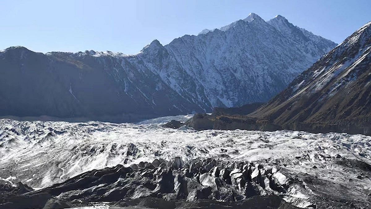 Powerful Earthquake Shakes Afghanistan and Pakistan