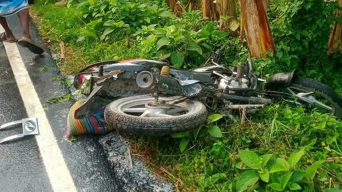 Father and Son Killed in Pickup–Motorcycle Collision in Rajarhat