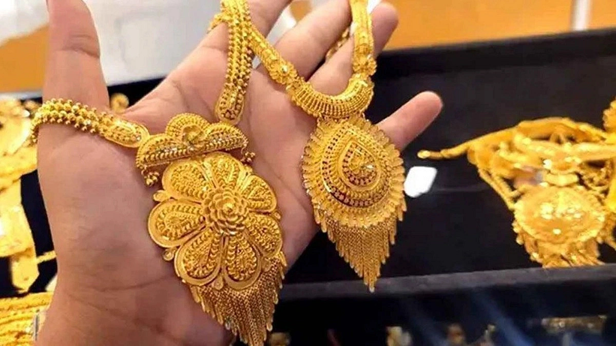 Gold prices fall again