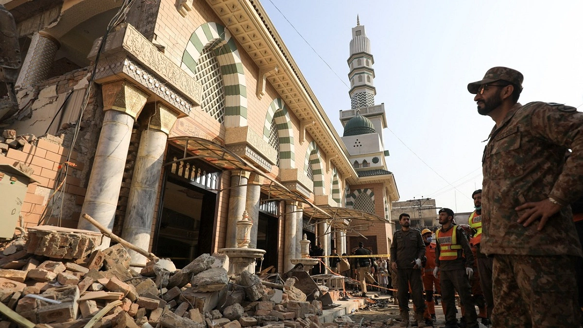 Double Bombing Kills 7 in Pakistan