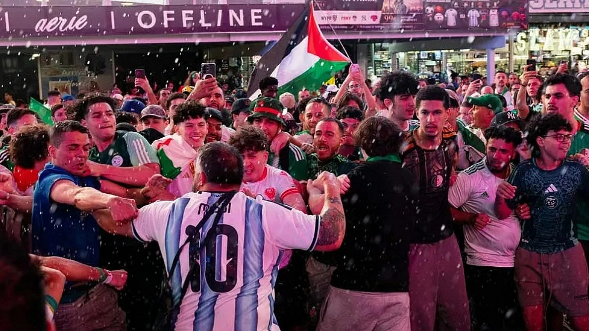 Clashes Between Supporters Ahead of Argentina-Algeria Match