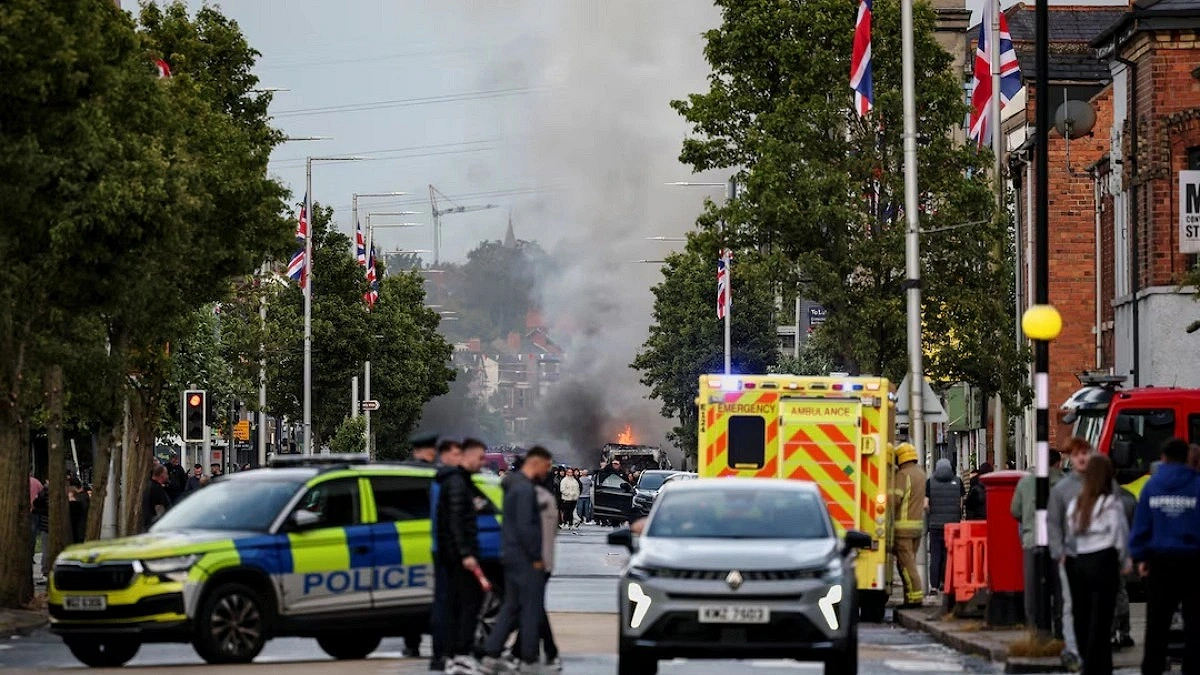 UK Gripped by Anti-Immigration Protests, Vehicles and Buildings Set on Fire