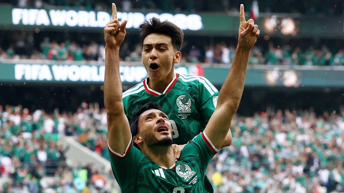 Mexico beat South Africa 2-0 in World Cup opener