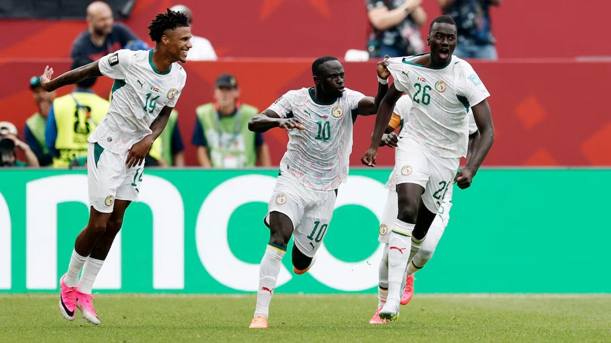 Senegal Dismantles Iraq 5-0 to Keep Knockout Hopes Alive