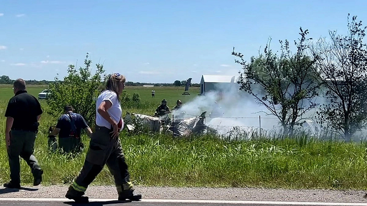 USA: 12 killed, including skydivers, in plane crash in Missouri