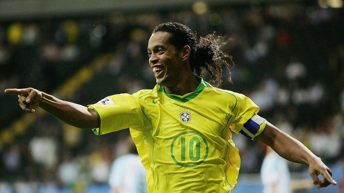 Ronaldinho returns after a decade, breaking his retirement