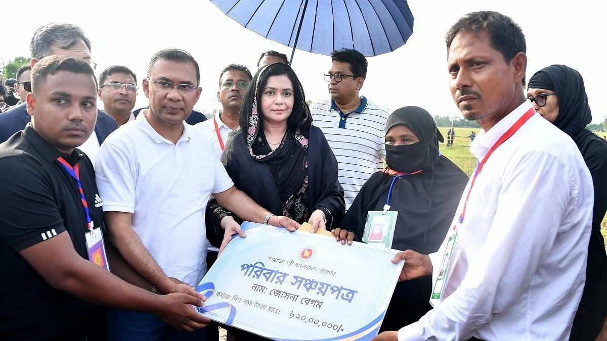 Prime Minister Visits Grave of Martyr Wasim