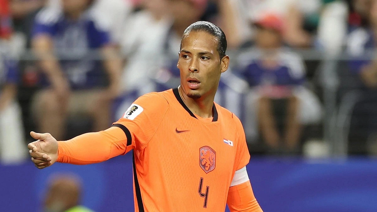 Van Dijk Raises Questions Over World Cup Hydration Breaks