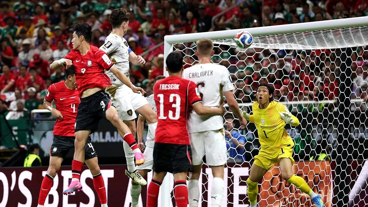 South Korea fights back to beat Czechia 2-1 in World Cup opener
