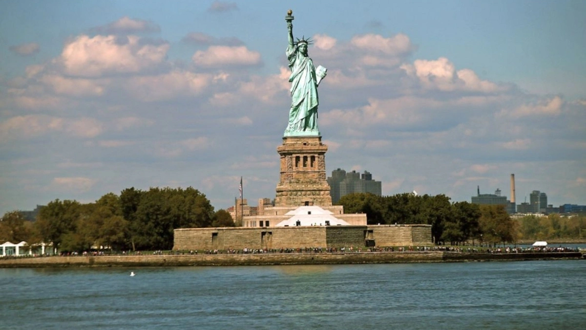 Trump Administration Proposes Steep 75% Fee Hike for U.S. Citizenship Applications