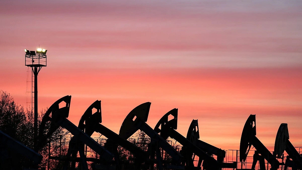 Oil Prices Fall in Global Energy Market