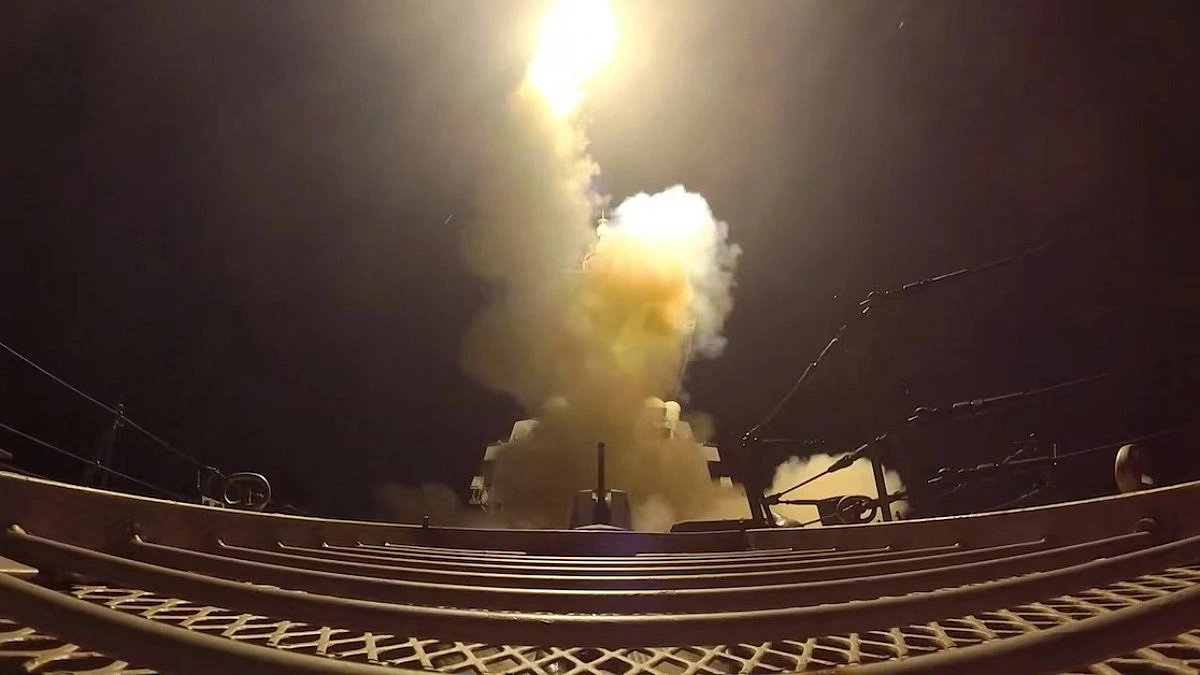Iran Strikes US Bases in Bahrain, Jordan as US Hits Iran