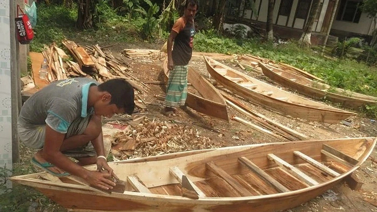 Boat market gathers momentum in Daudkandi as monsoon waters rise