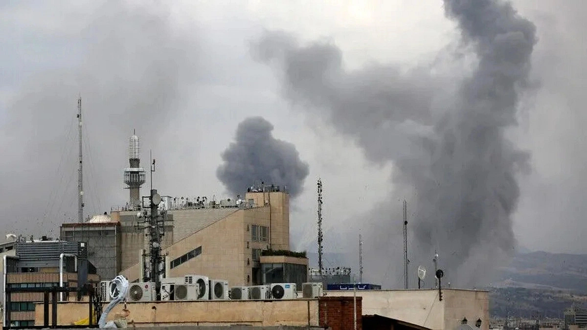 Fresh US Strikes: Multiples Explosions Rock Iran