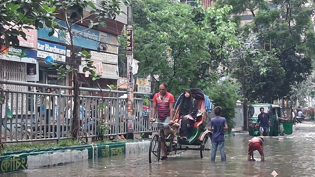 Tk 20 to Cross Floodwaters at Green Road