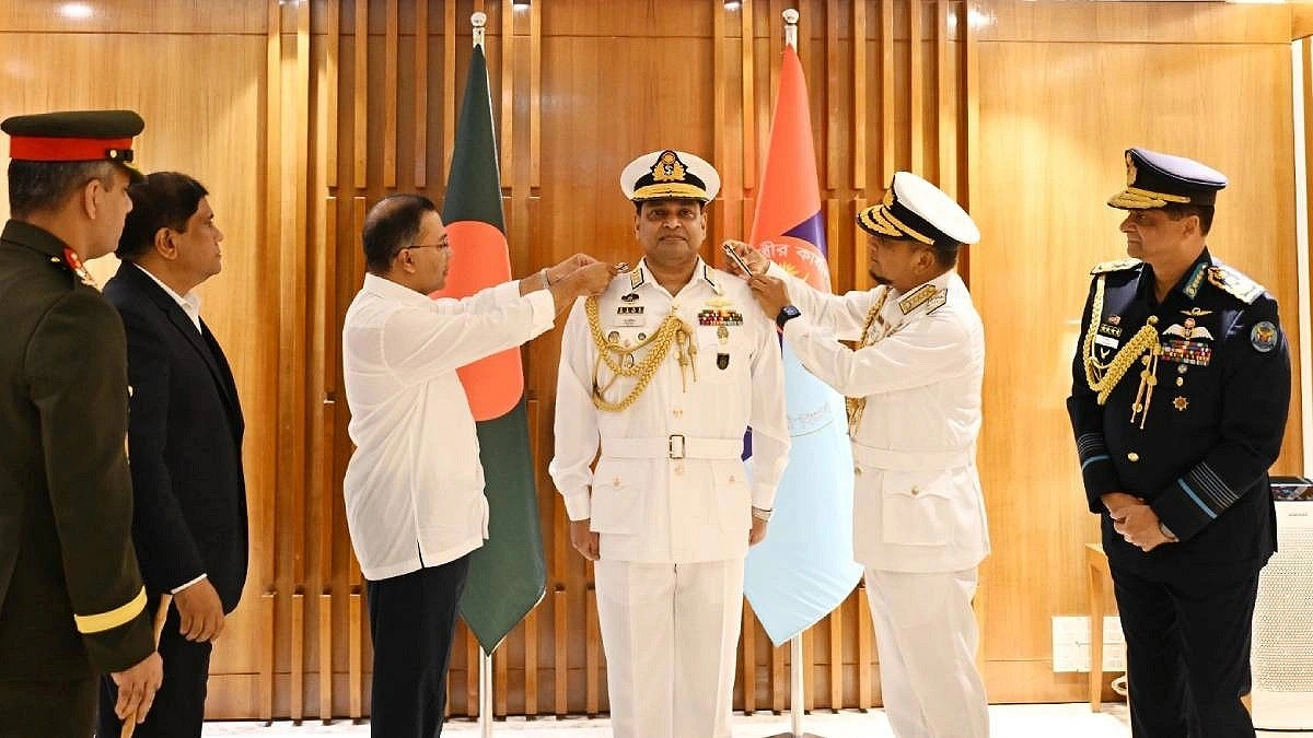 Prime Minister pins rank badge on newly appointed Navy Chief