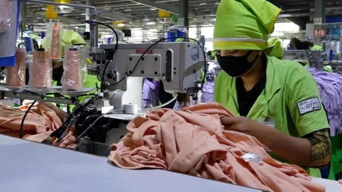 Knitwear declines, woven garments sustain growth