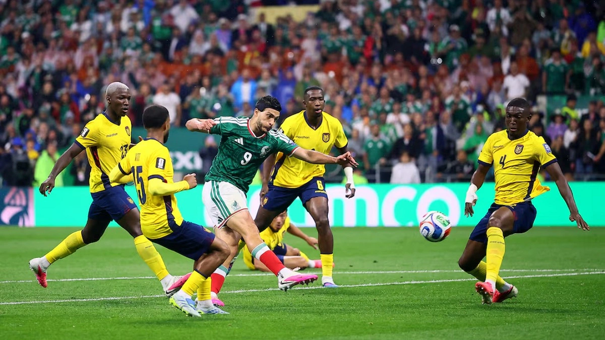 Mexico Dominates Ecuador 2-0, Advances to Round of 16