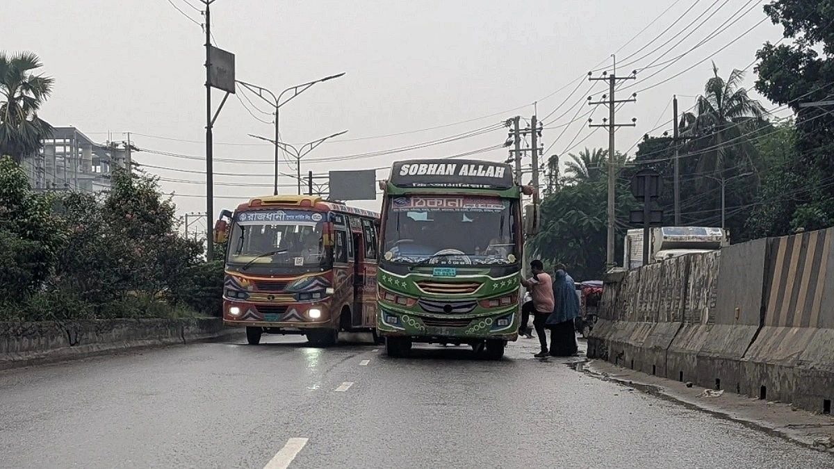 Ashulia's service lane lies empty while long queues form behind