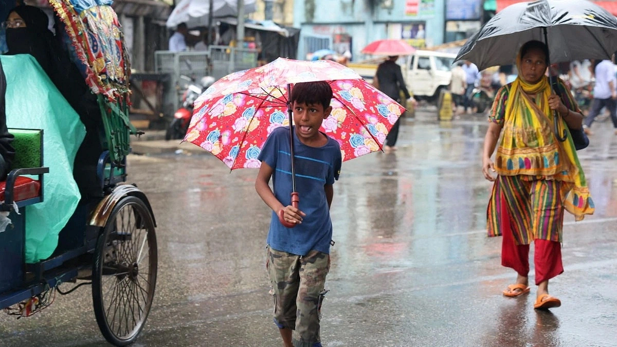 Intermittent rain visits Dhaka, sorrounding areas