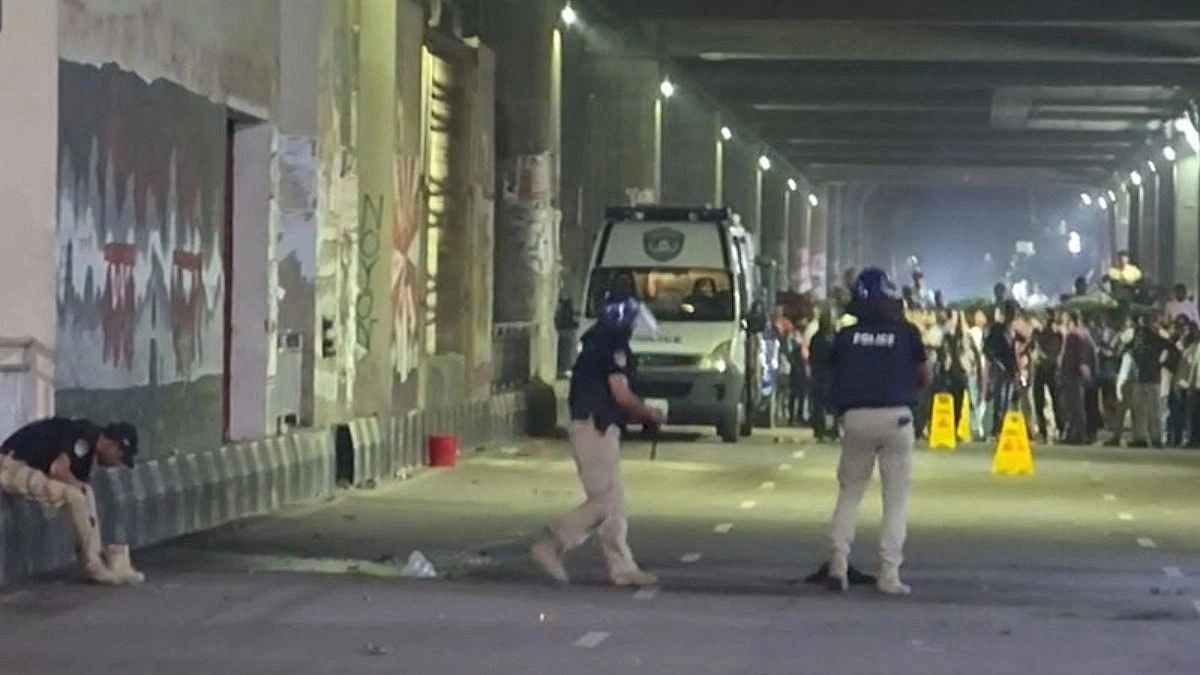 Bomb explodes beneath Motijheel Metro Station