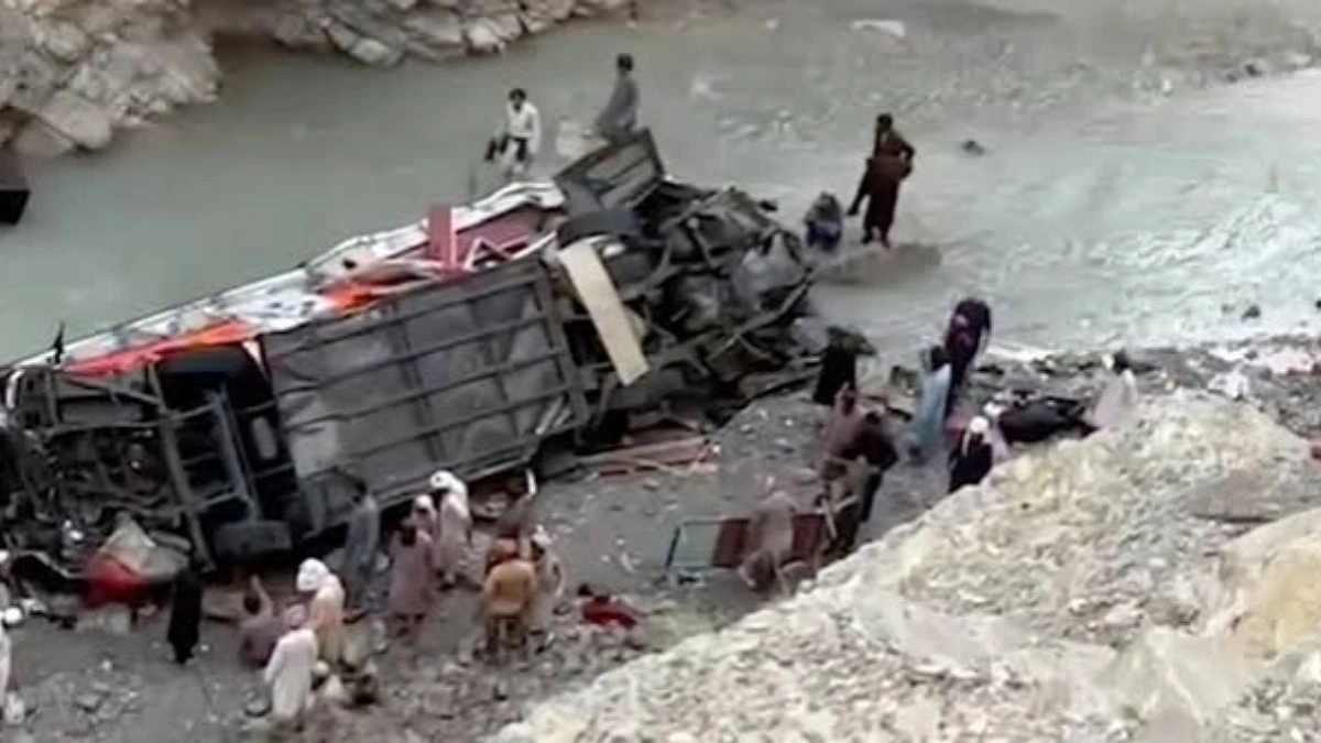 Overcrowded Bus Plunges into Ravine in Pakistan, Leaving 40 Dead and 8 Injured