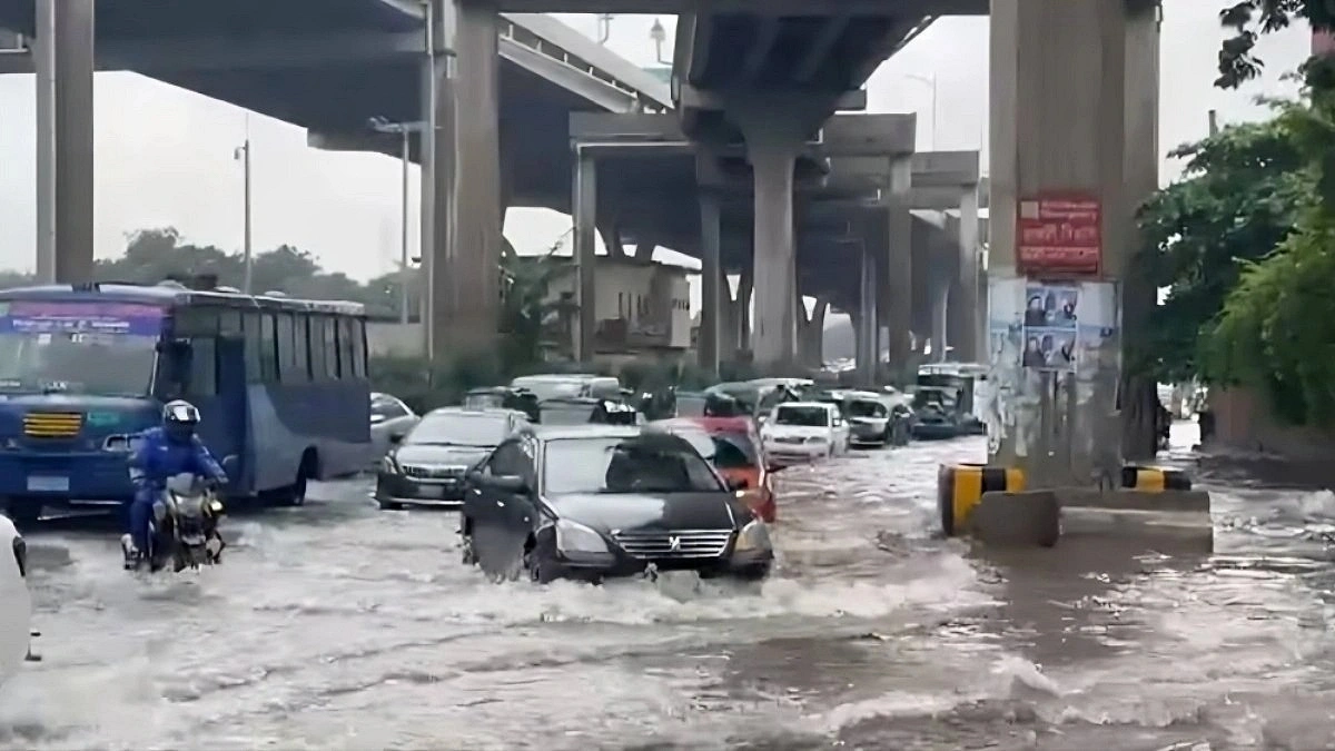 Dhaka Waterlogging Paralyzes Traffic at 4 Key Points