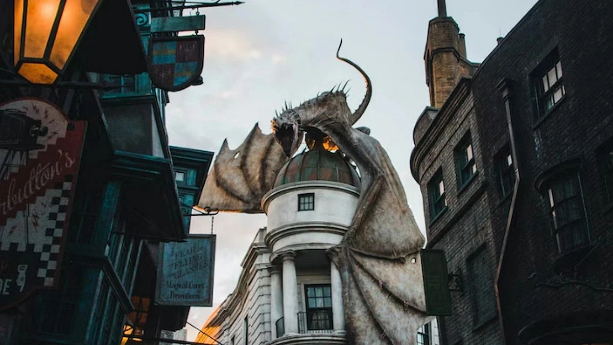 Dragon spotted soaring over Glasgow skies!