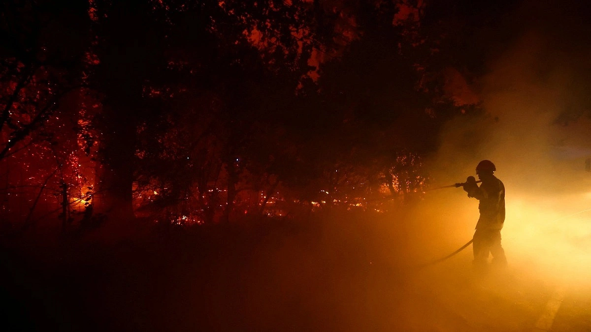 Wildfires ravage France and Spain, displacing 300,000 people