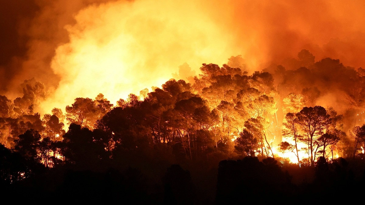 Southern France Wildfires Burn 700 Hectares, Force Evacuations