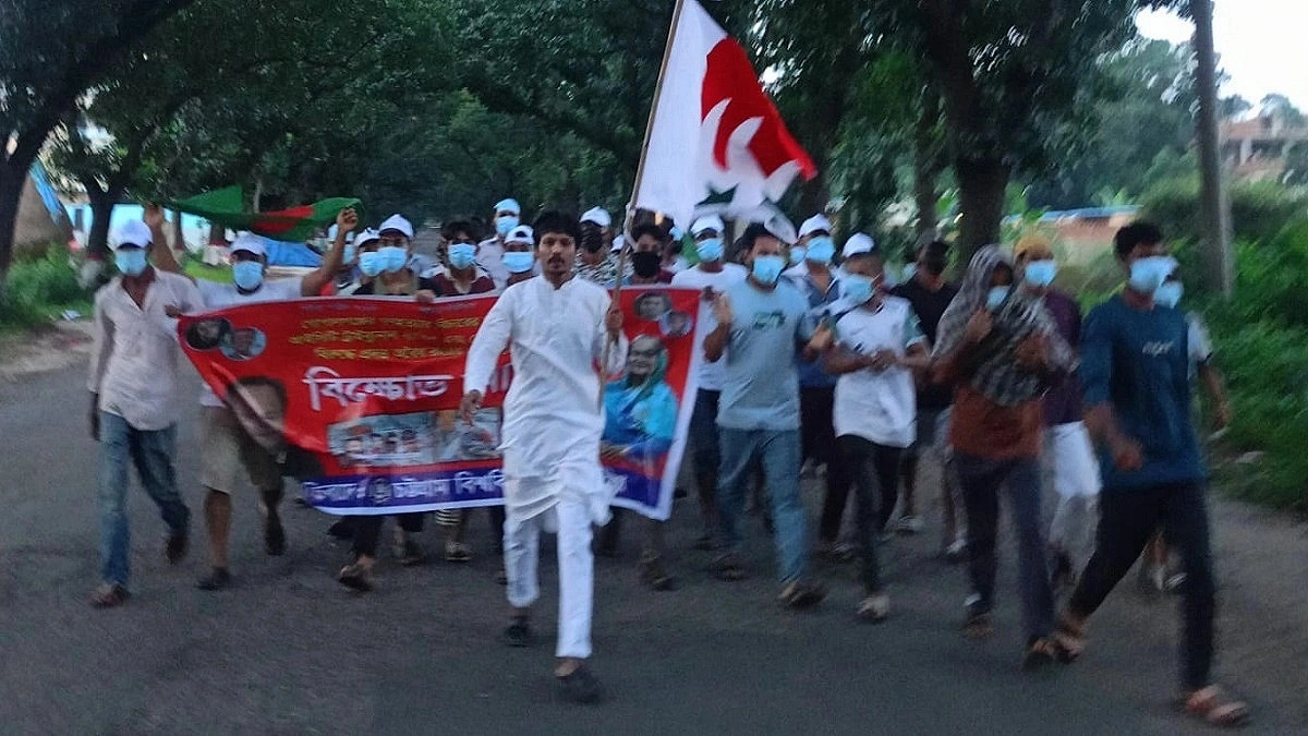 Banned Chhatra League holds procession at CU