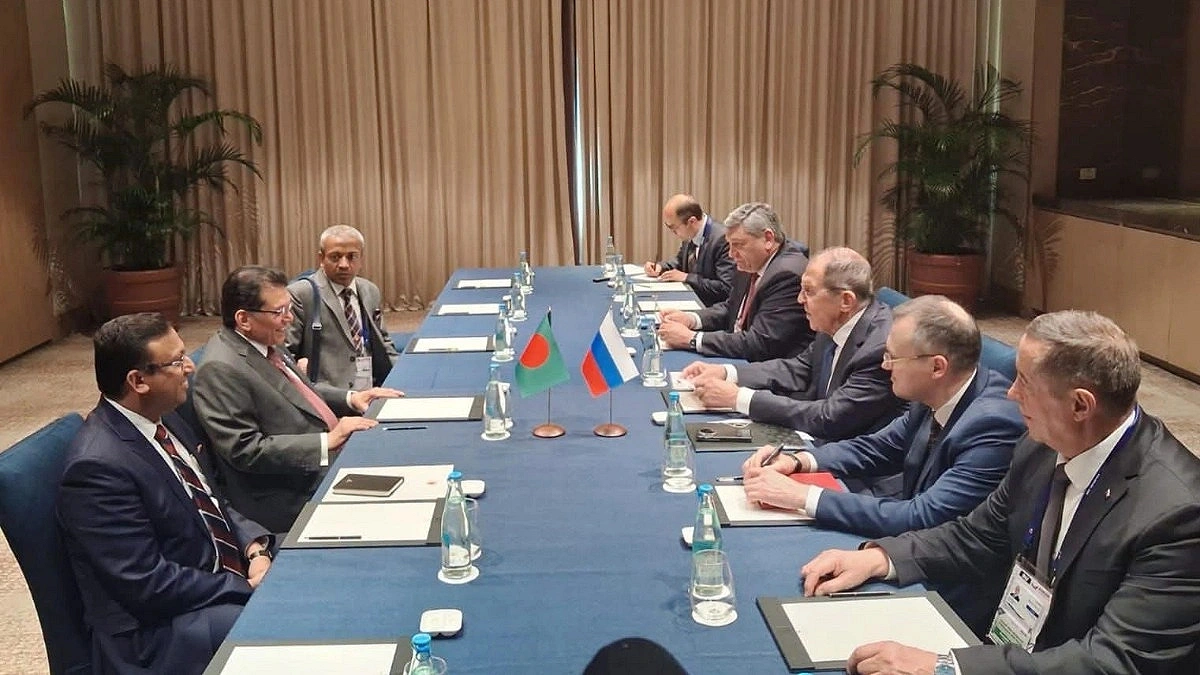 Dr. Khalil meets Russian foreign minister Sergey Lavrov in Manila