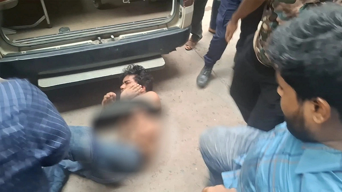 RU: Ammar and Shibir leaders storm into central library to beat students