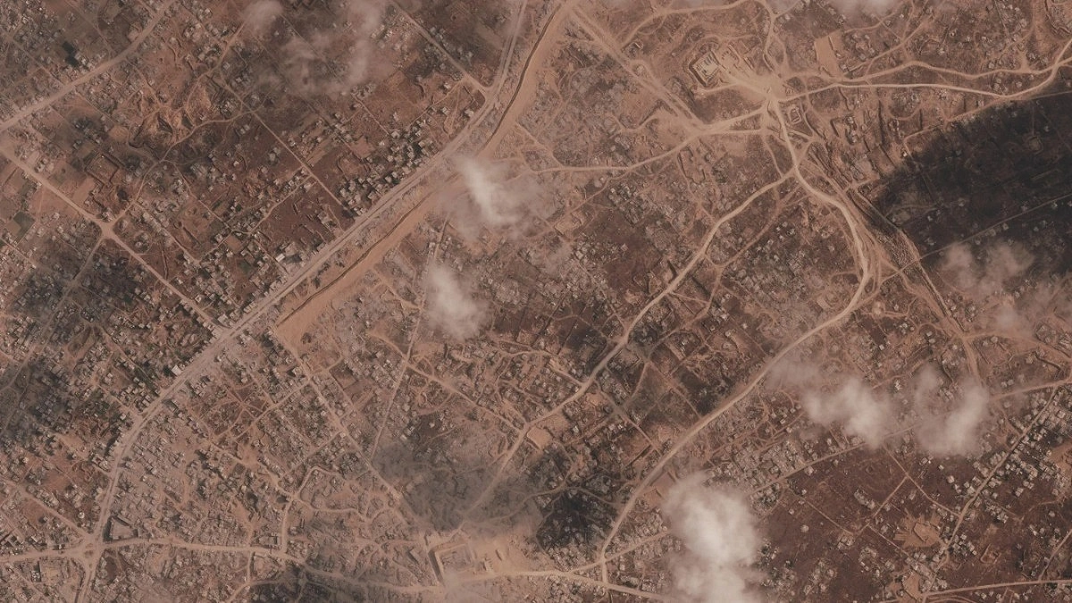 Israel building earthen barrier to split Gaza in two
