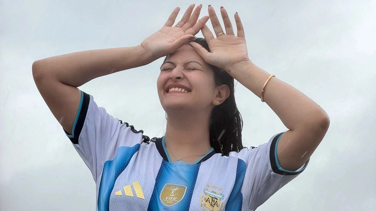 Pori Moni relinquish rain in Messi's name, takes a soaked snapshot