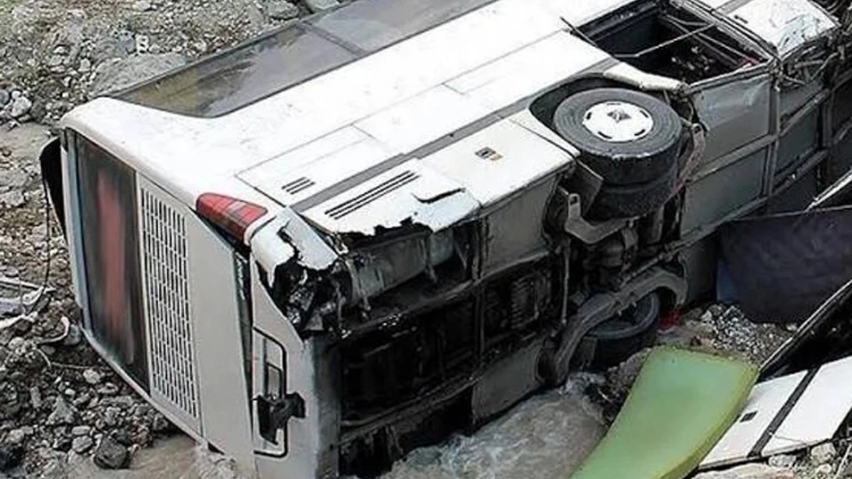 Syria says at least 19 killed after two buses collide