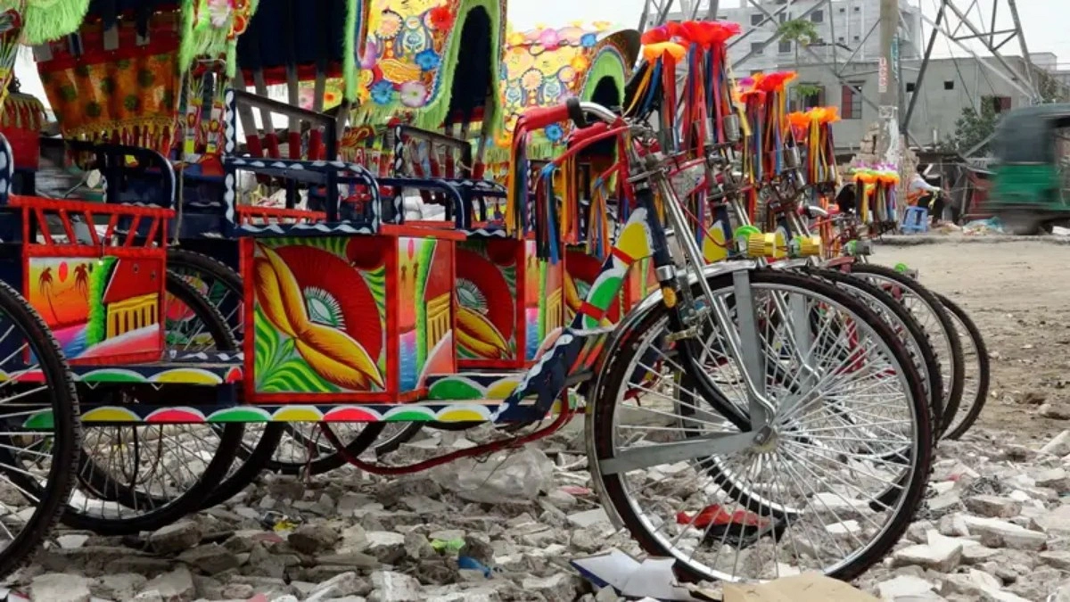 AI Cameras Bring Discipline, But Auto-Rickshaws Defy Law